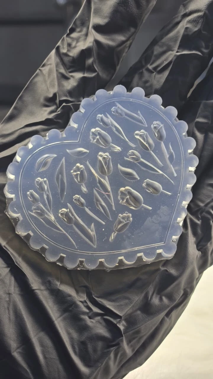 Heart silicone mould with tulip cavities for 3D nail art